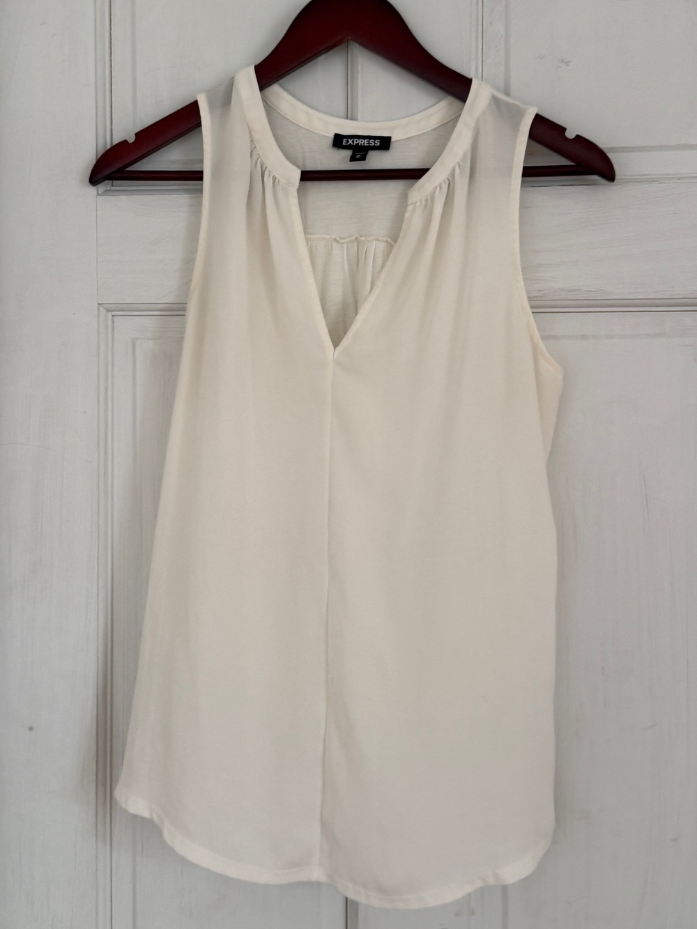 EXPRESS Women’s White Split Neck Flowy Tank Top Size M
